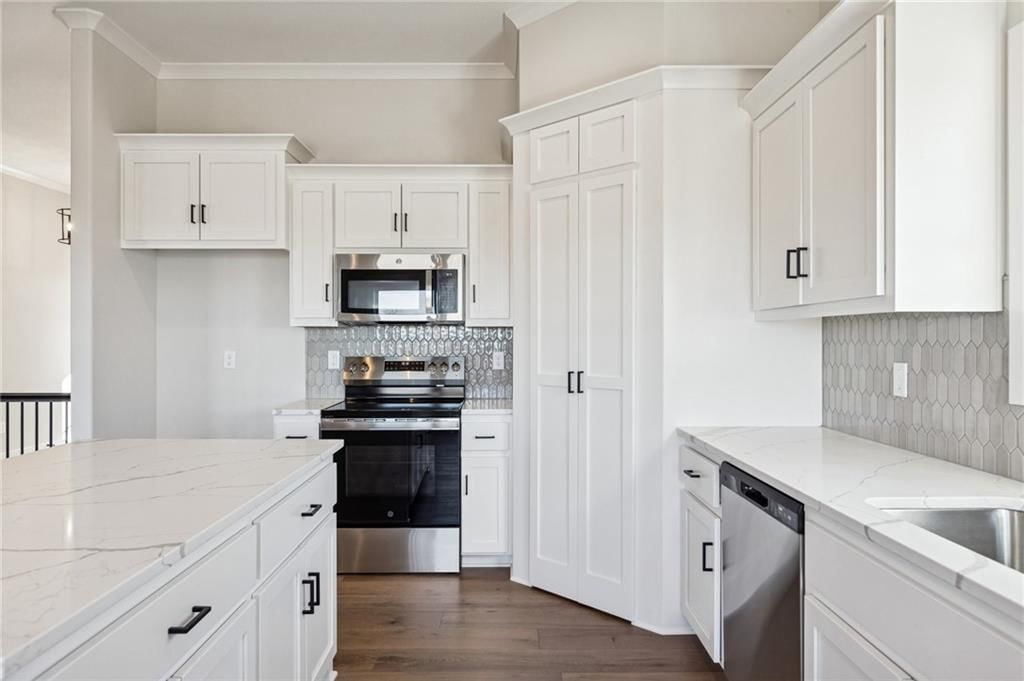 Photo 18 of 46 - 9810 N Laurel Avenue, Kansas City, MO 64157