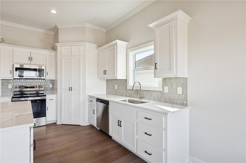 Photo 21 of 46 - 9810 N Laurel Avenue, Kansas City, MO 64157