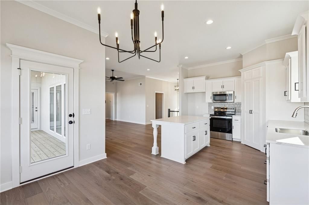 Photo 24 of 46 - 9810 N Laurel Avenue, Kansas City, MO 64157