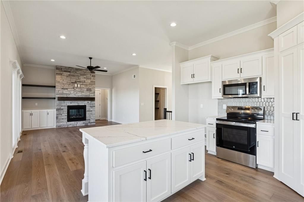 Photo 25 of 46 - 9810 N Laurel Avenue, Kansas City, MO 64157