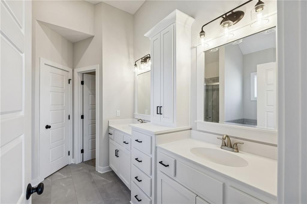 Photo 30 of 46 - 9810 N Laurel Avenue, Kansas City, MO 64157
