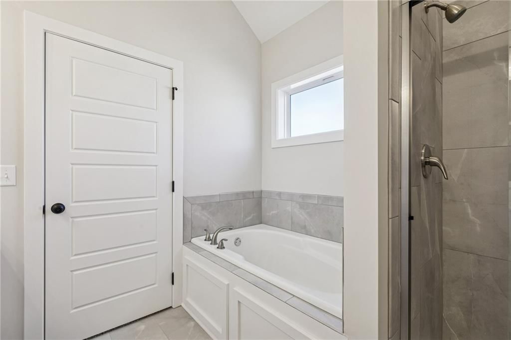 Photo 32 of 46 - 9810 N Laurel Avenue, Kansas City, MO 64157