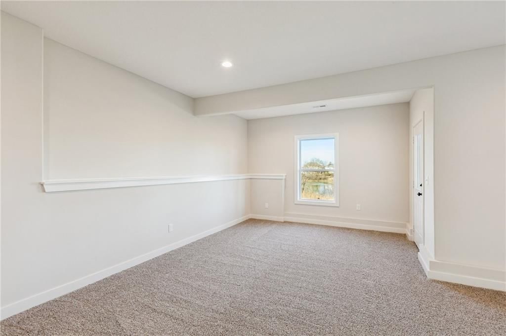 Photo 38 of 46 - 9810 N Laurel Avenue, Kansas City, MO 64157