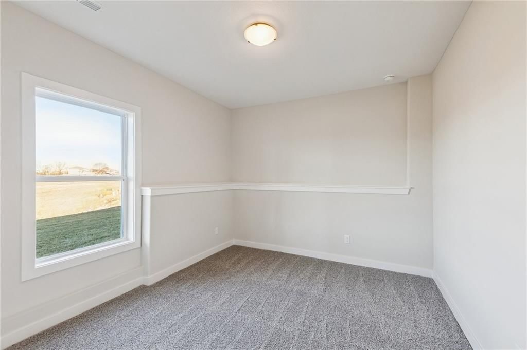 Photo 40 of 46 - 9810 N Laurel Avenue, Kansas City, MO 64157