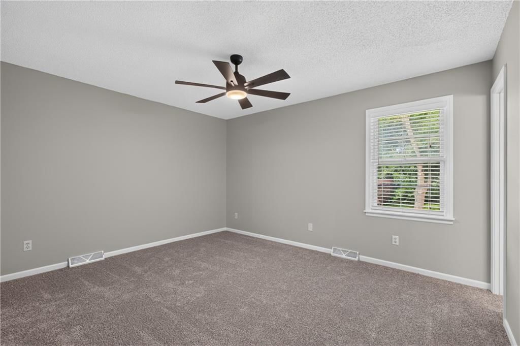 13404 Oakland Avenue — photo 25