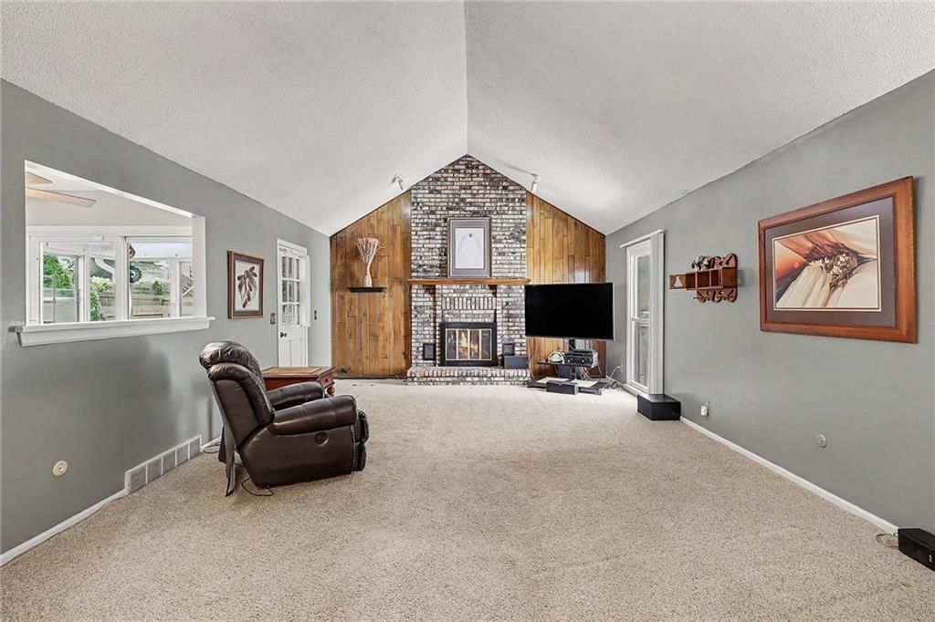 16311 W 143RD Terrace — photo 4