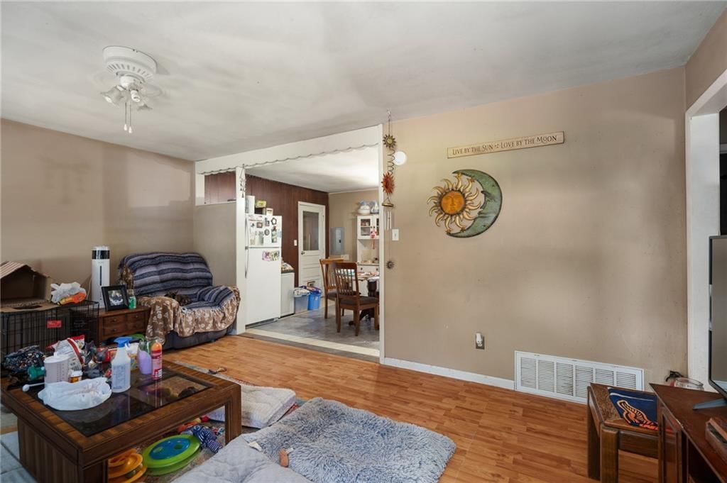 405 N Rogers Street — photo 2