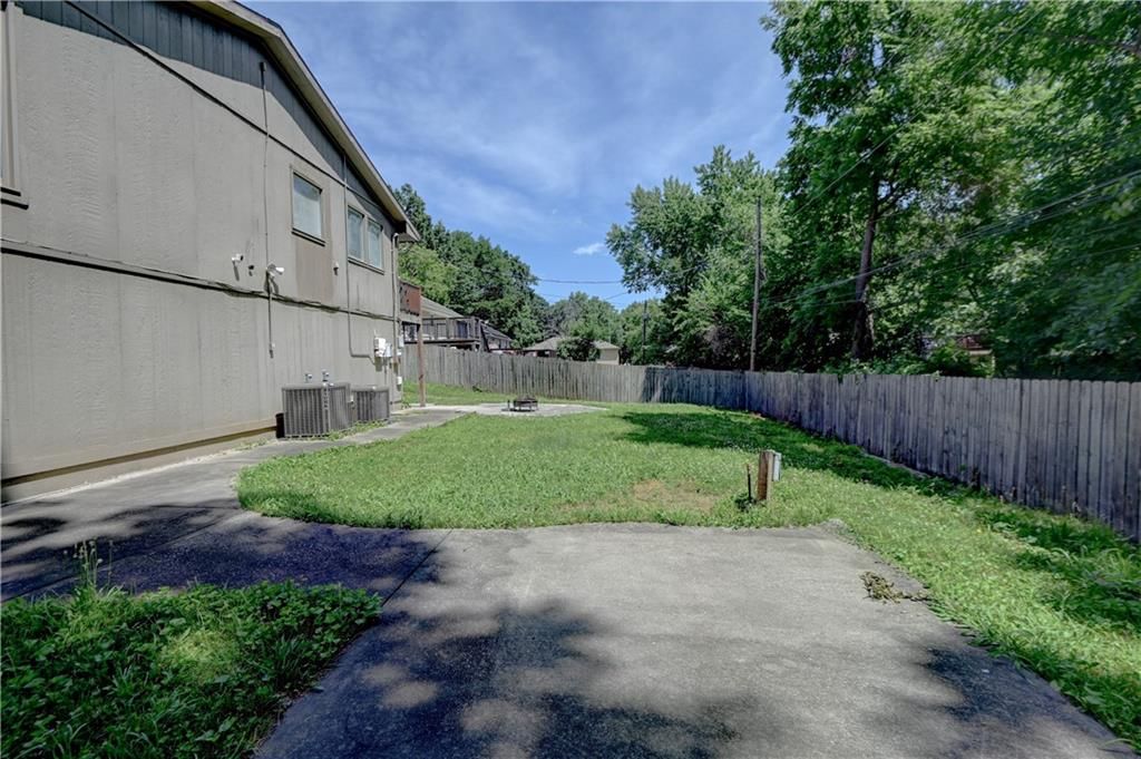 7917 N Troost Avenue — photo 57