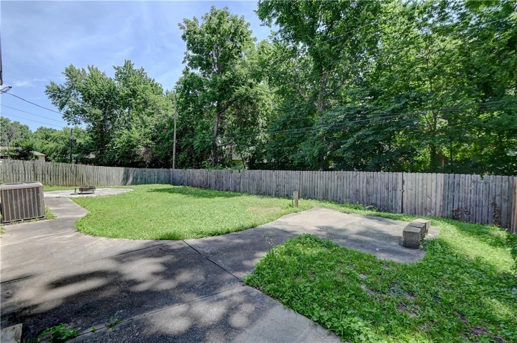 7917 N Troost Avenue — photo 58