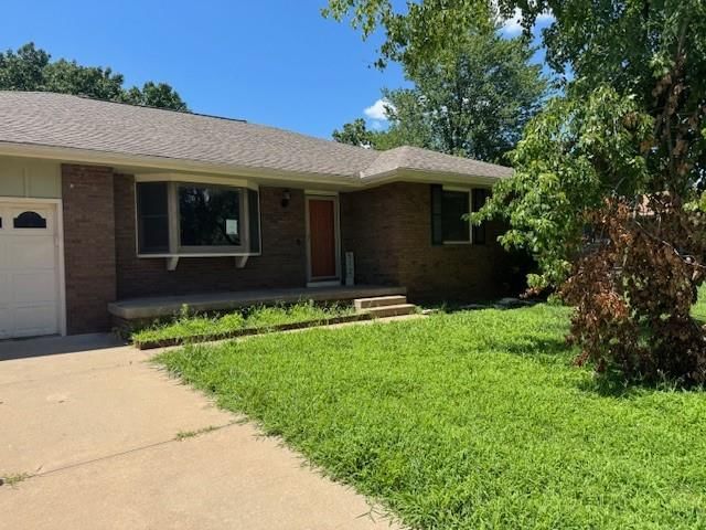 512 Custer Road, Parsons, KS