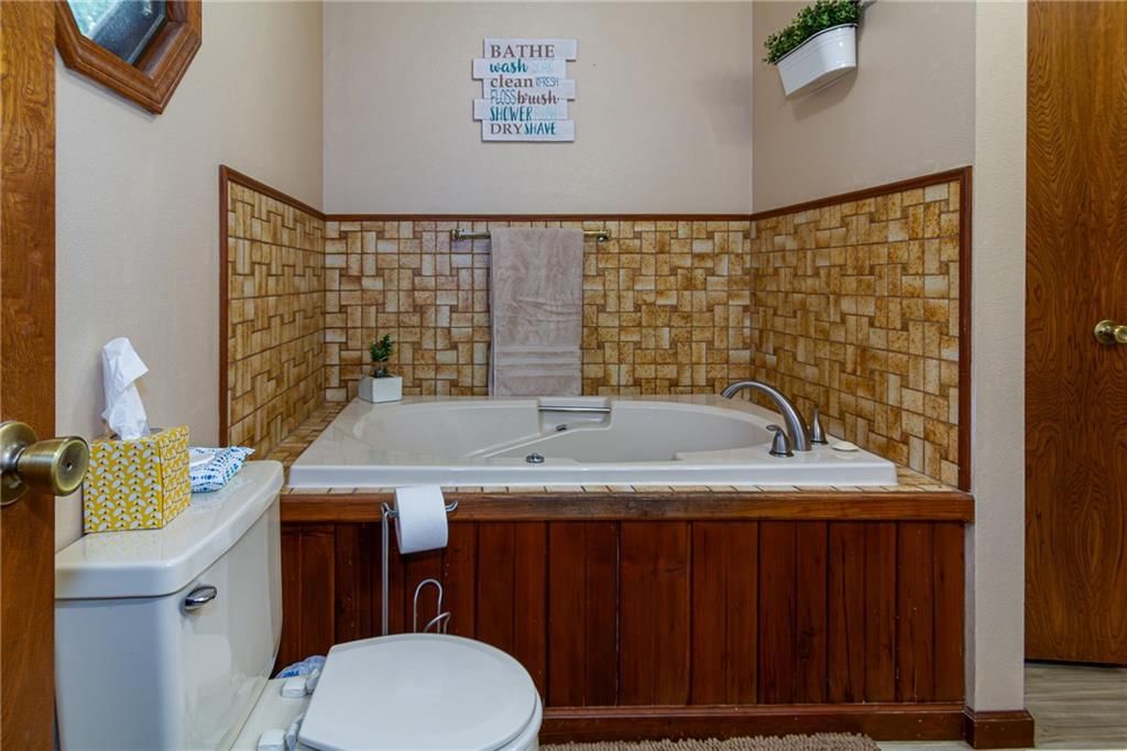 709 Thomas Street — photo 18