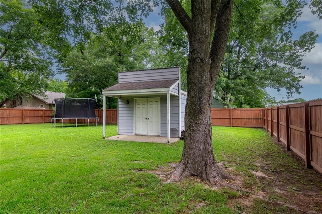 709 Thomas Street — photo 37