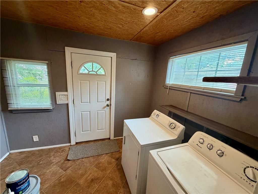 835 S Hickory Street — photo 7