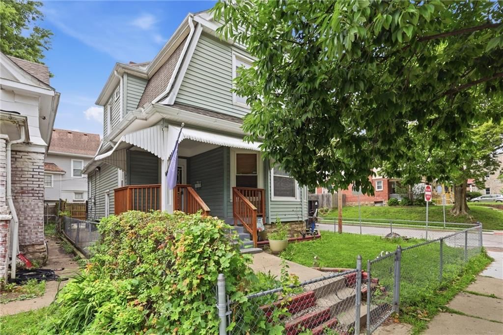 1321 W 40th Street — photo 2