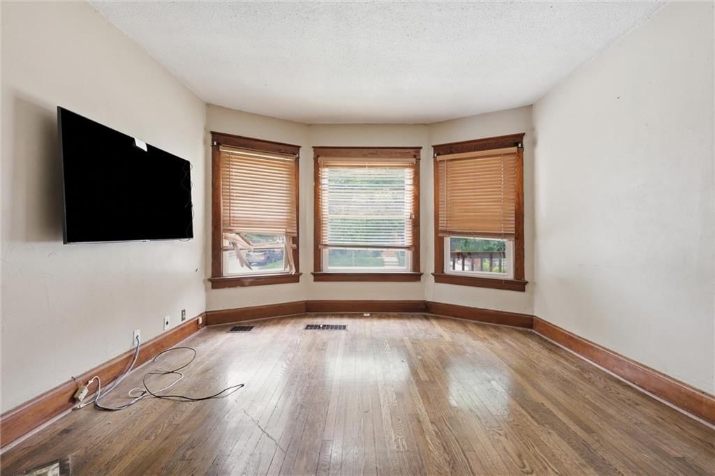 1321 W 40th Street — photo 4