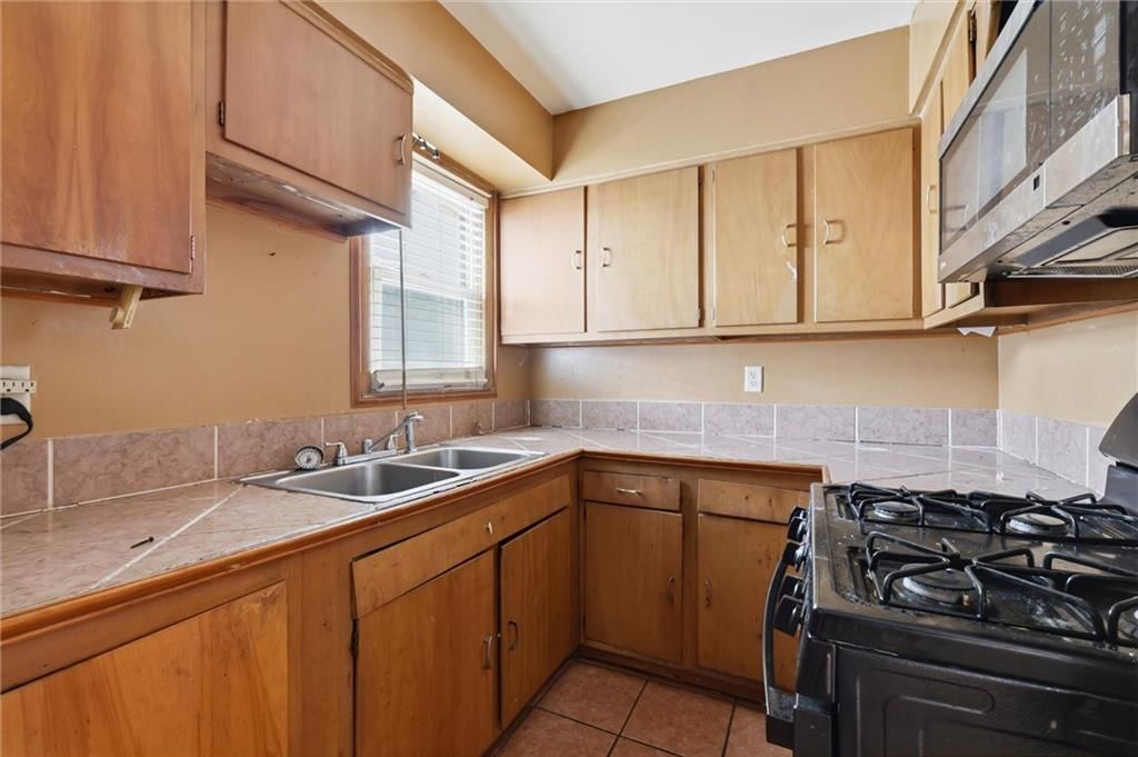1321 W 40th Street — photo 9