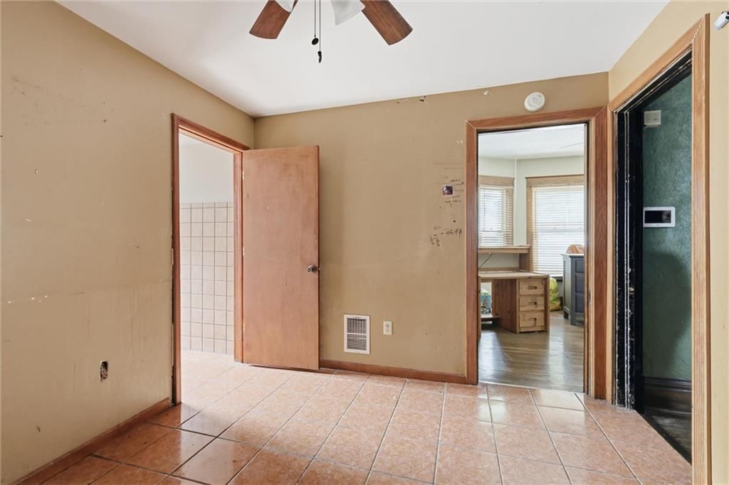 1321 W 40th Street — photo 12