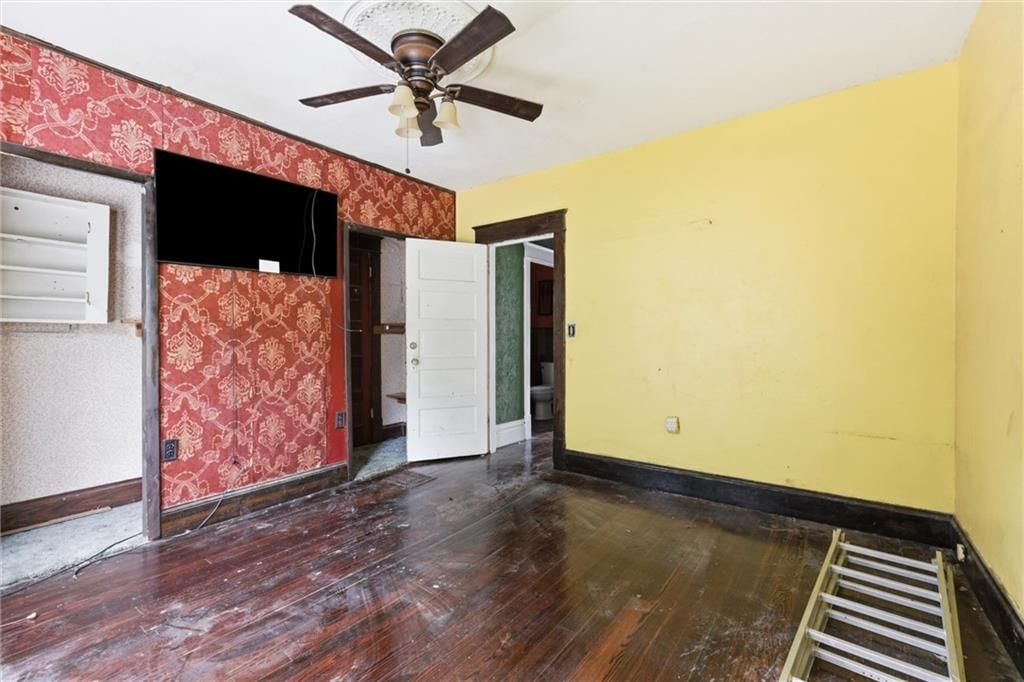 1321 W 40th Street — photo 14