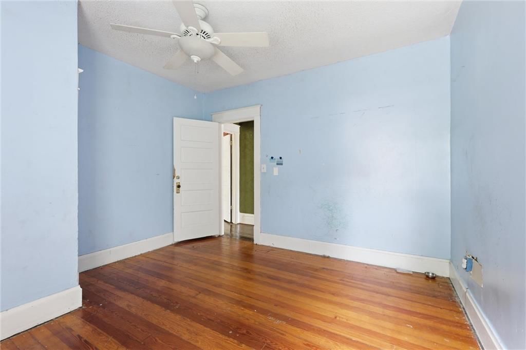1321 W 40th Street — photo 18