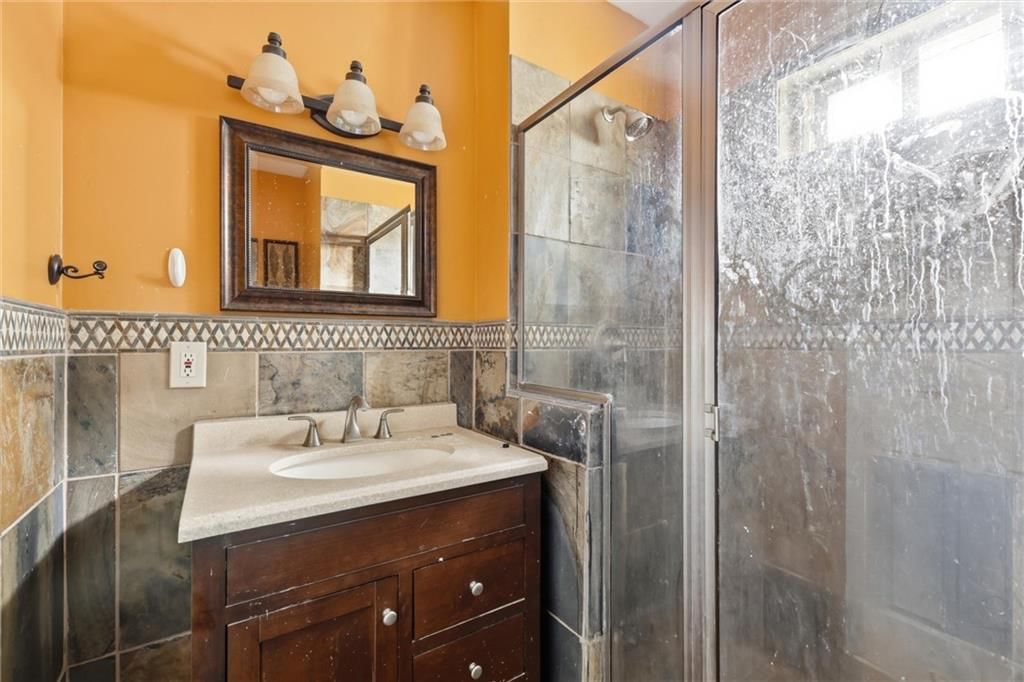 1321 W 40th Street — photo 23