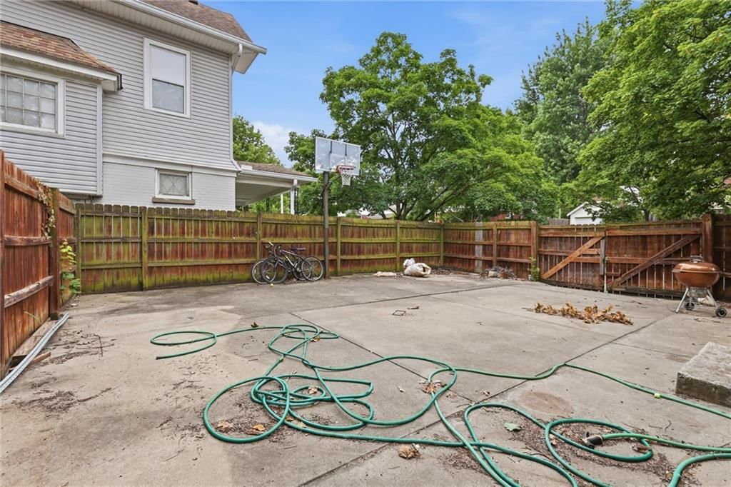 1321 W 40th Street — photo 24