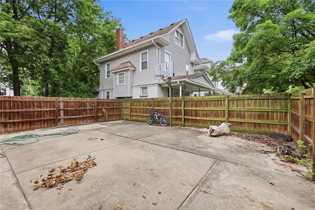 1321 W 40th Street — photo 27
