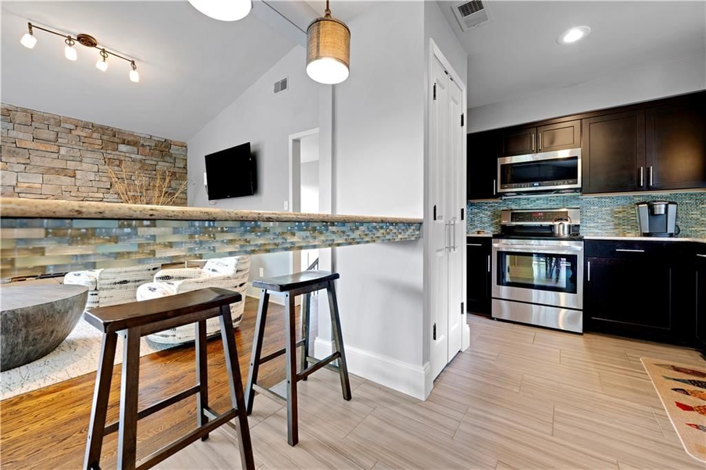 19 R Street — photo 15