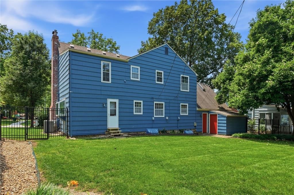 1204 W 69th Street — photo 30