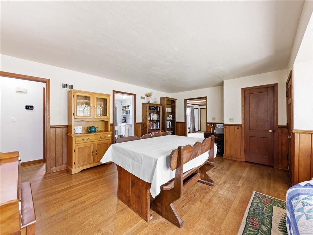 Photo 6 of 24 - 6710 W 80th Street, Overland Park, KS 66204