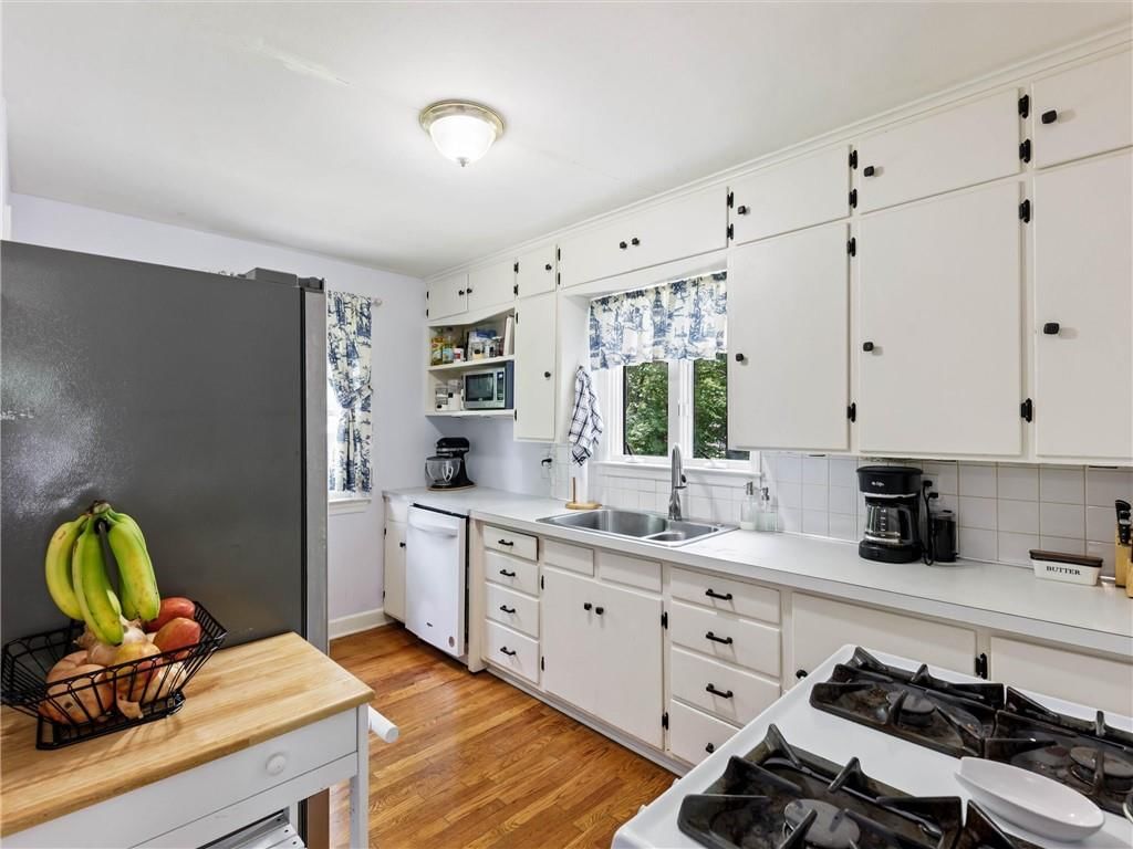 Photo 12 of 24 - 6710 W 80th Street, Overland Park, KS 66204