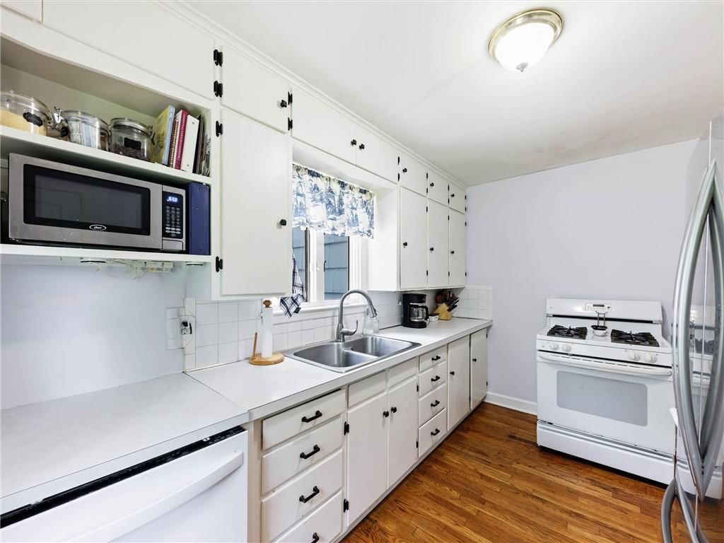 Photo 13 of 24 - 6710 W 80th Street, Overland Park, KS 66204