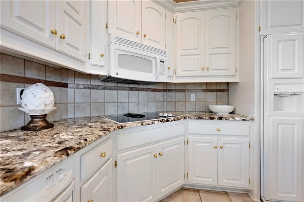 16890 Meadow Lane — photo 8