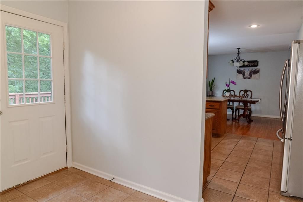 302 CANYON Drive — photo 4
