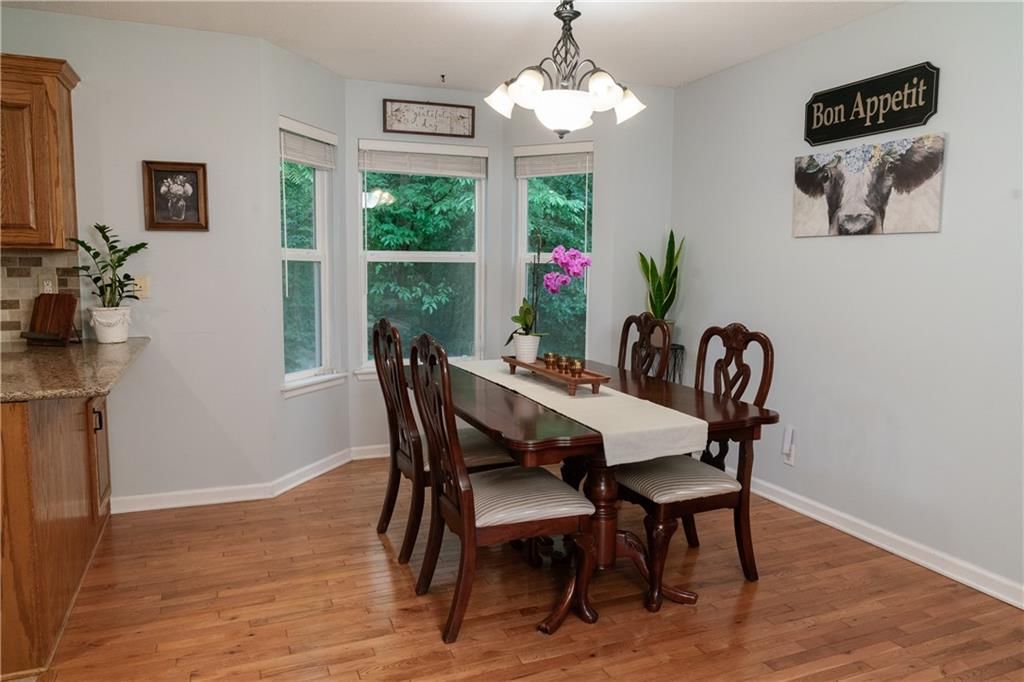 302 CANYON Drive — photo 8