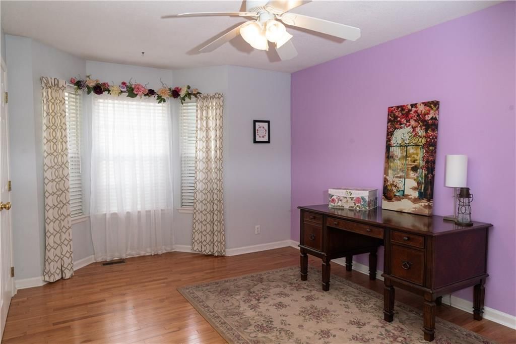 302 CANYON Drive — photo 13