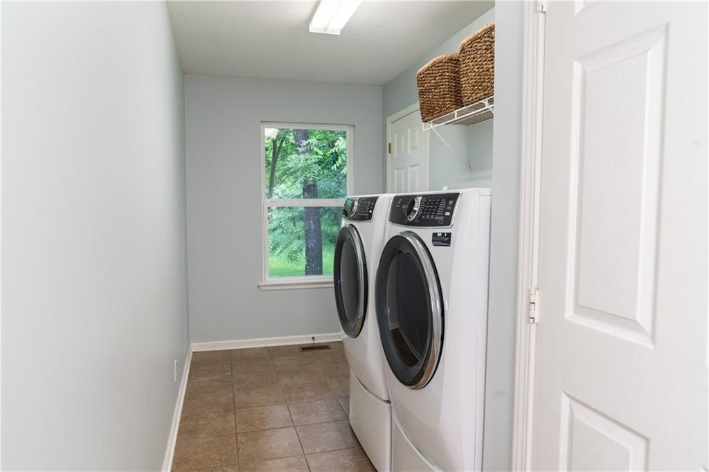 302 CANYON Drive — photo 14