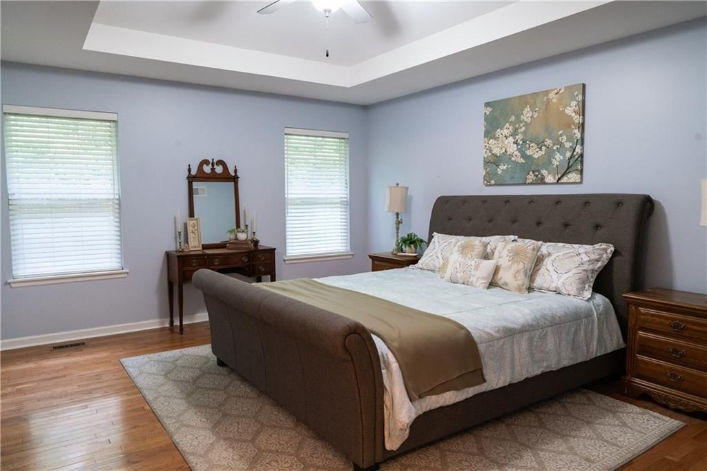 302 CANYON Drive — photo 16