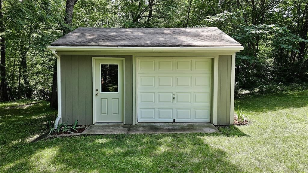 302 CANYON Drive — photo 32