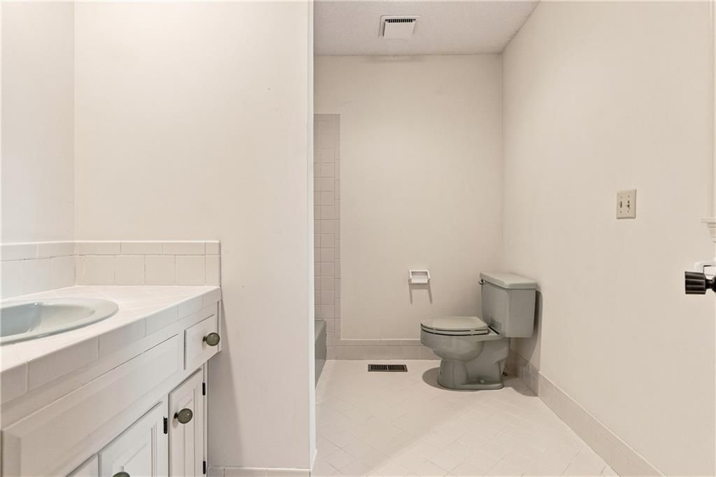 1101 E 115th Street — photo 25