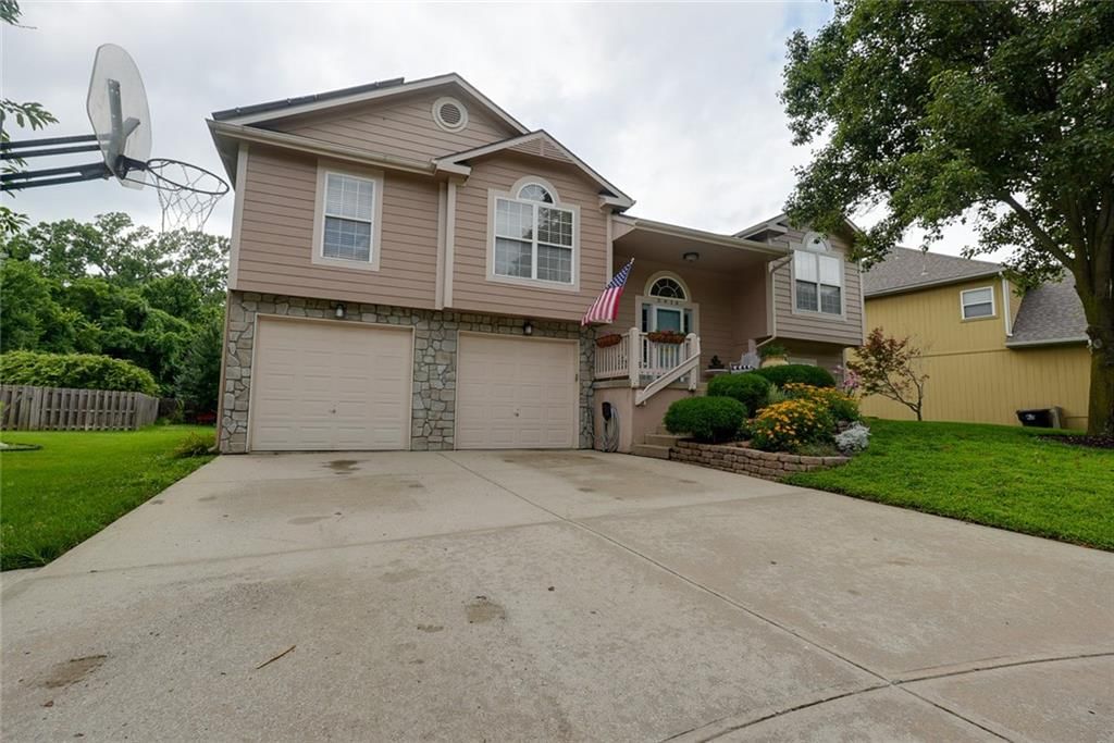 3416 S Arrowhead Court — photo 2