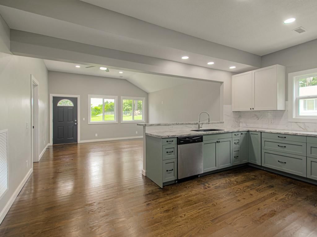 4946 Logan Avenue — photo 5