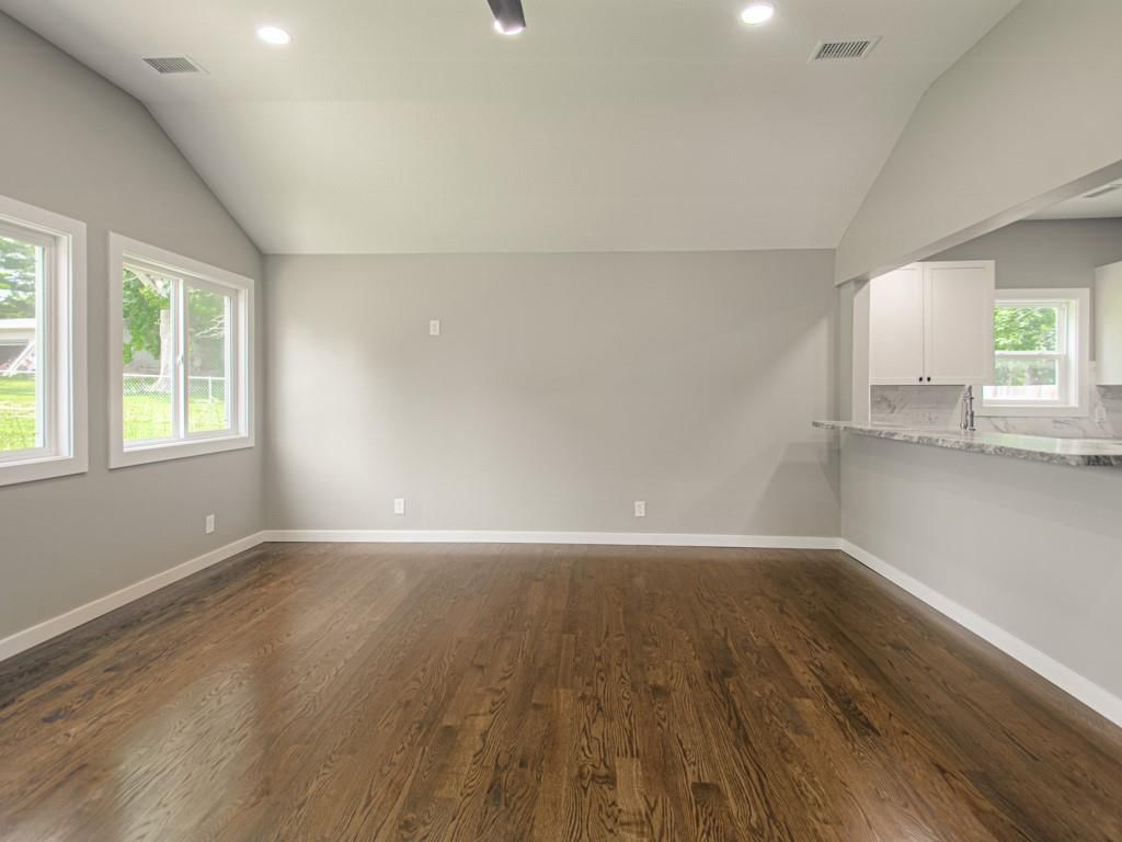 4946 Logan Avenue — photo 7