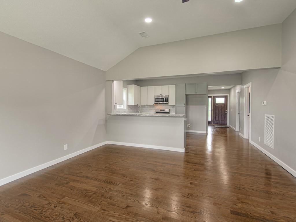 4946 Logan Avenue — photo 8