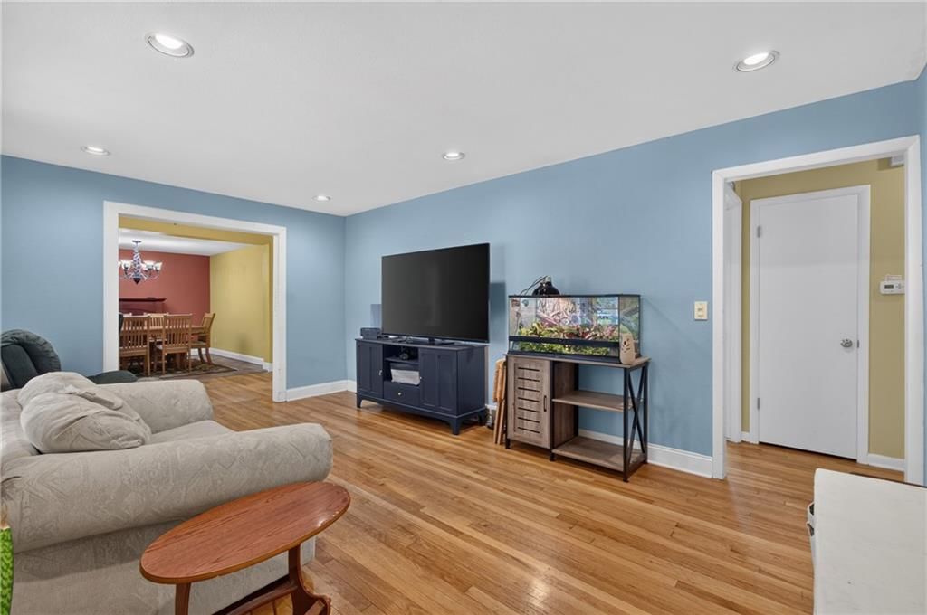 8427 England Street — photo 7