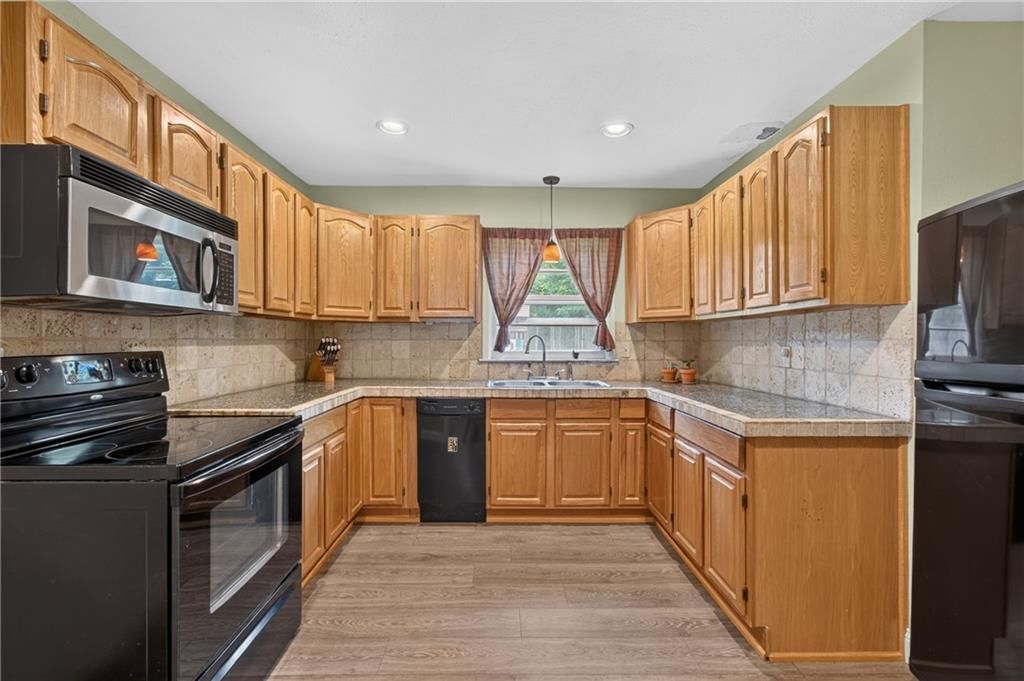 8427 England Street — photo 11