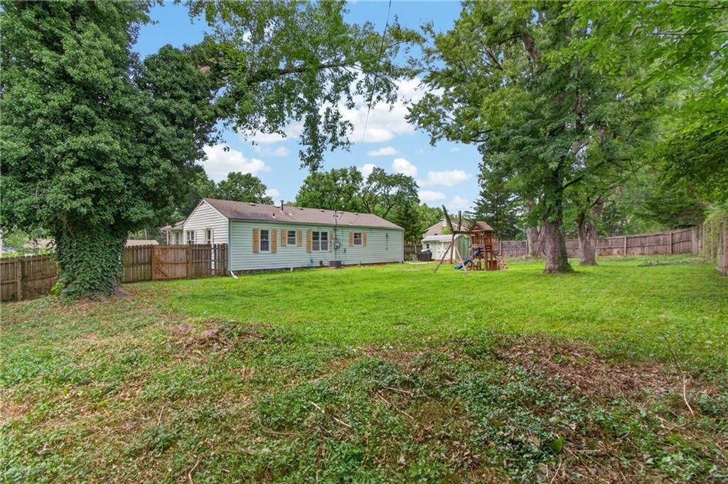 8427 England Street — photo 25