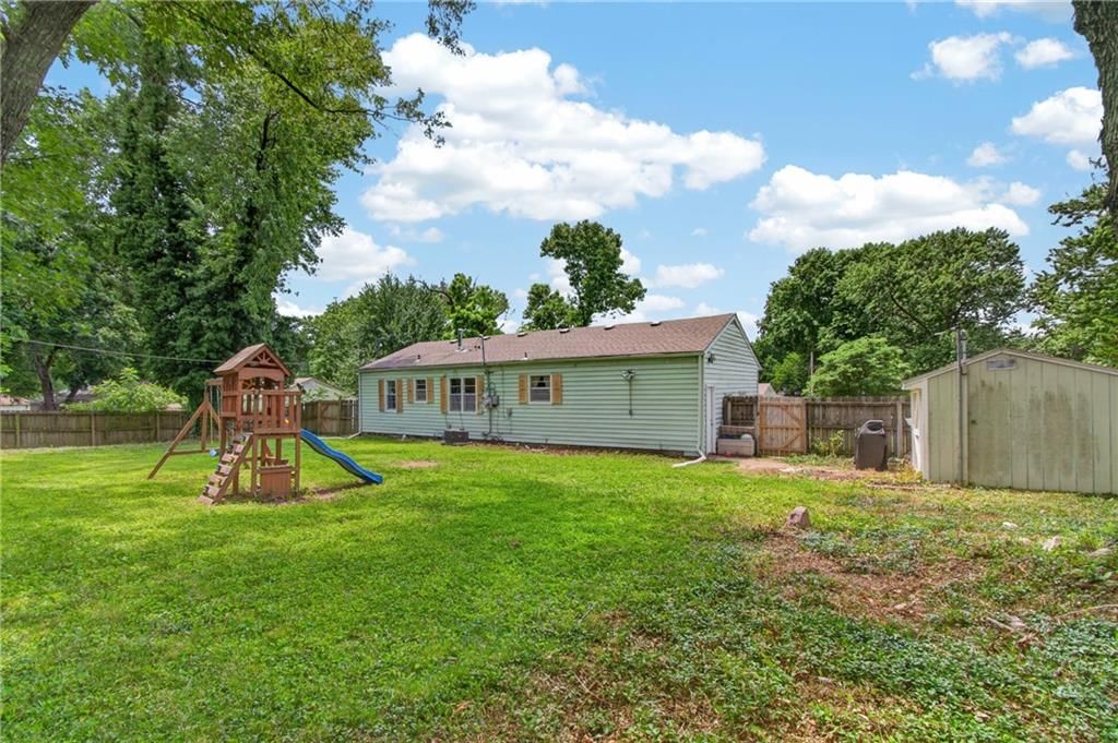 8427 England Street — photo 26
