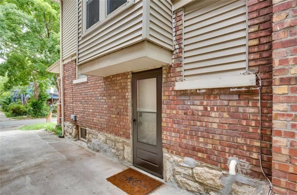 831 W 39th Terrace — photo 7