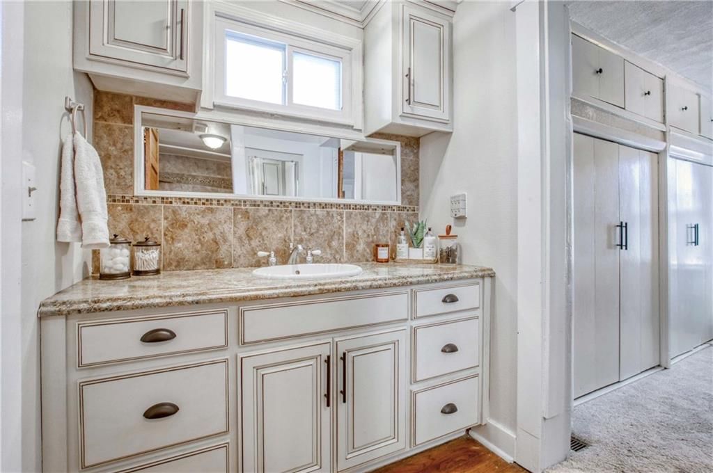831 W 39th Terrace — photo 35