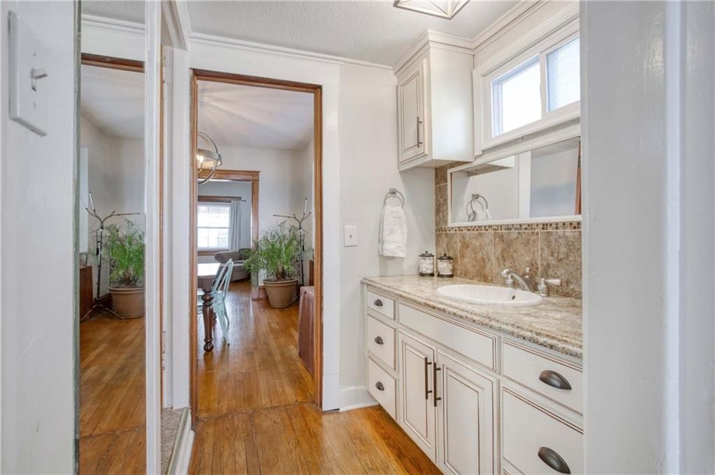 831 W 39th Terrace — photo 36